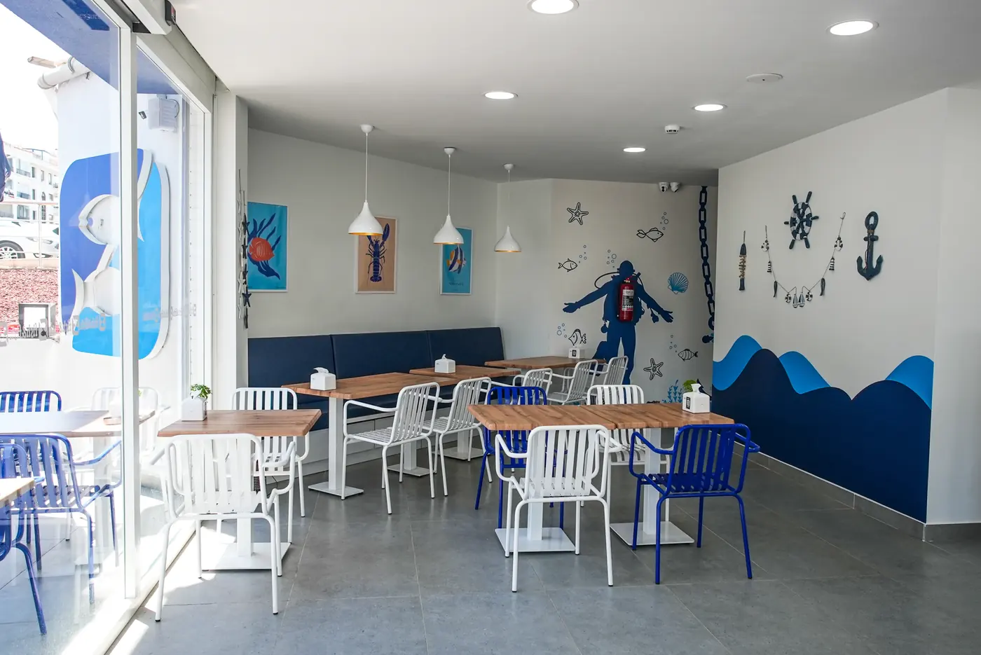 Fish & Fish iç mekan oturma alanı